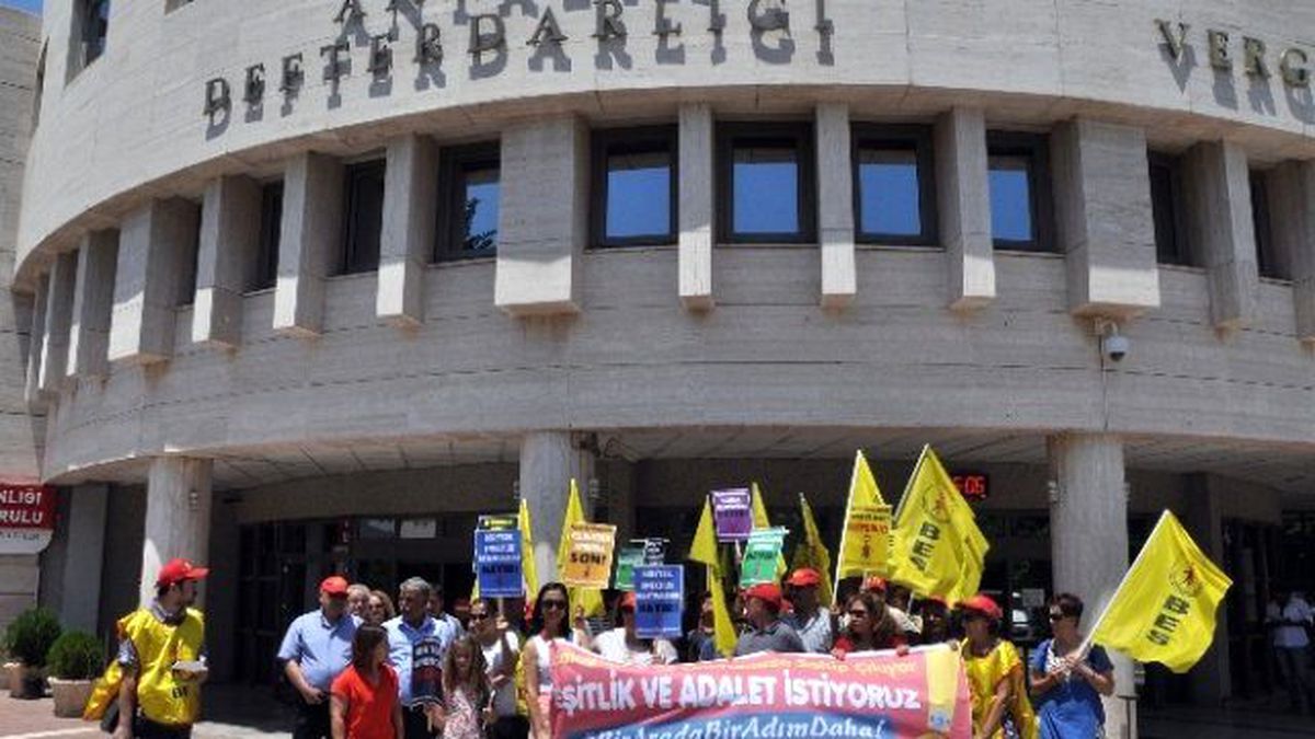 Bes Antalya\'dan Ücret Adaletsizliği Eylemi