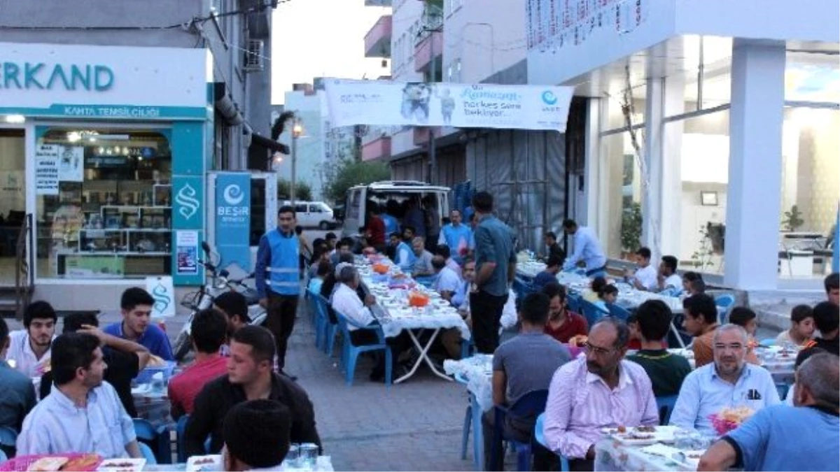 Beşir Derneği Açık Alanda İftar Yemeği Verdi