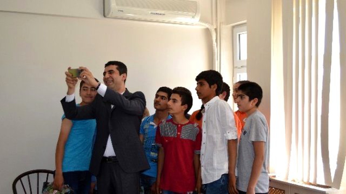 Çemişgezek Kaymakamı Kazez, Başarının Selfiesini Çekti