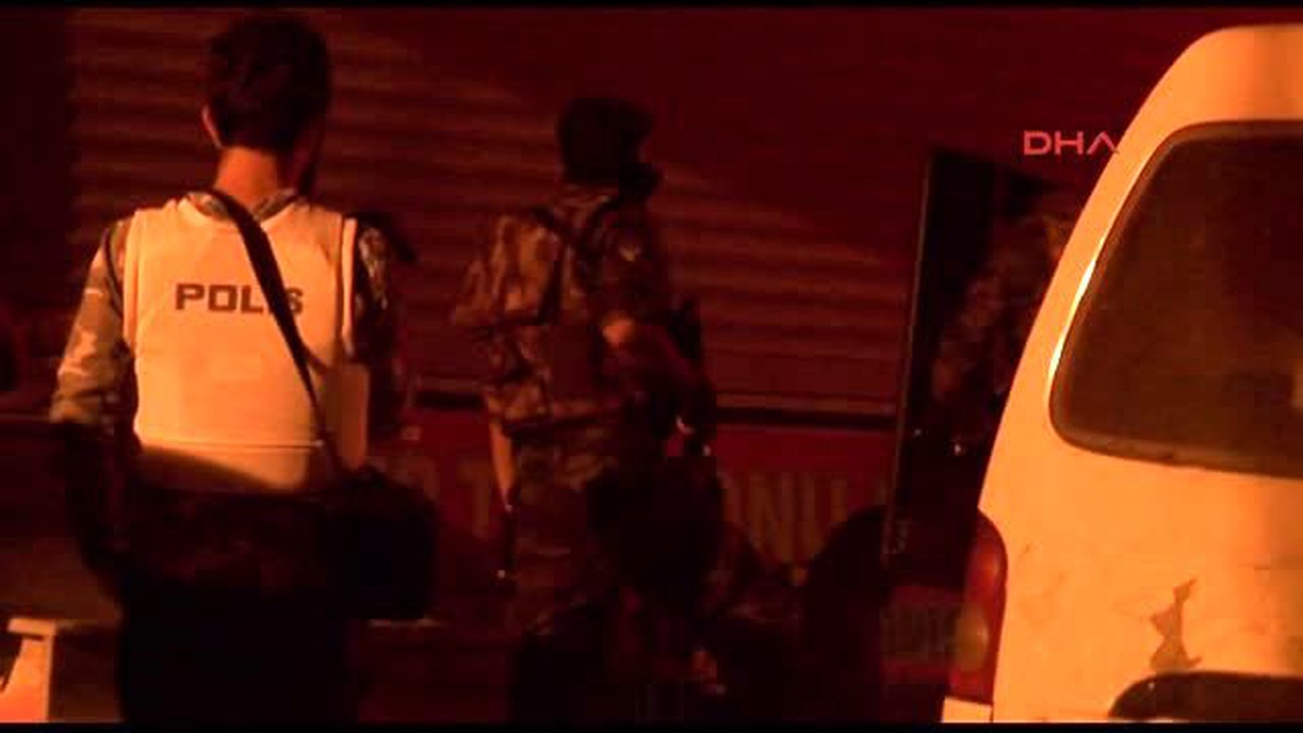 Dha İstanbul - Sultangazi\'de Helikopter Destekli Terör Operasyonu