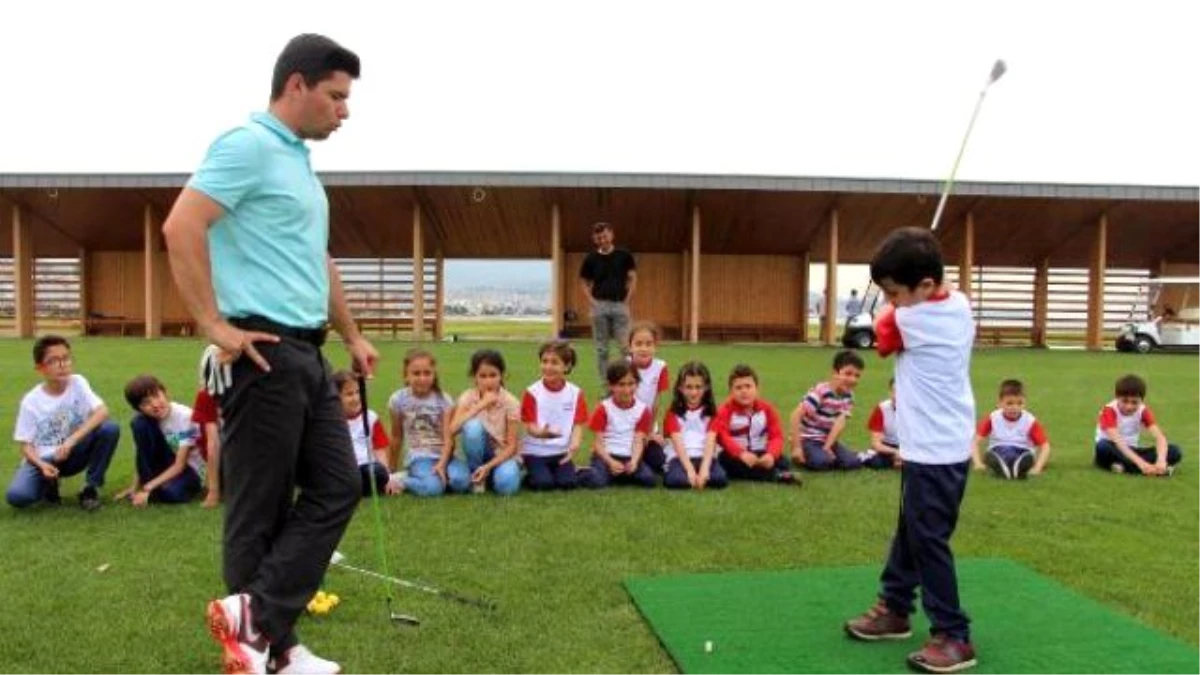 Dilek Öğretmen, Öğrencilerini Golfle Tanıştırdı
