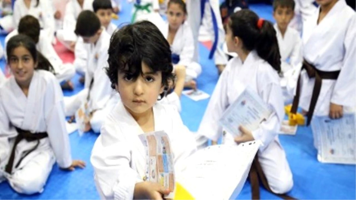 Diyarbakır\'da Karateciler \'Kuşak Terfi\' Sınavında Ter Döktü