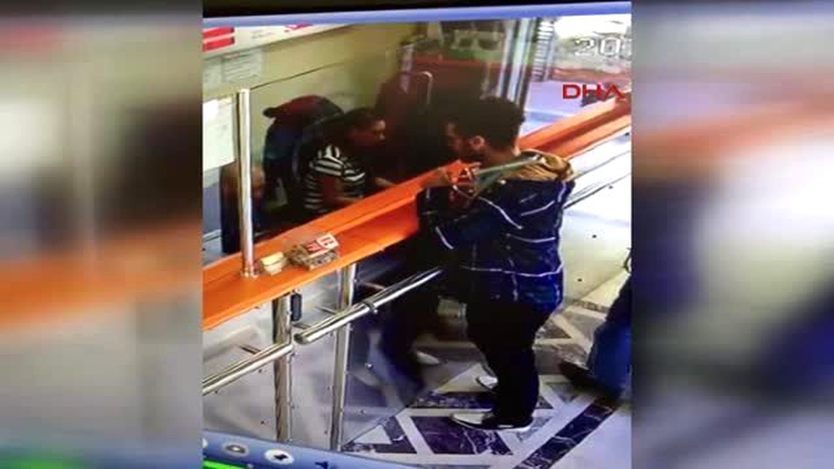 Döviz Bürosundaki Sadaka Kutusunu Böyle Çaldı