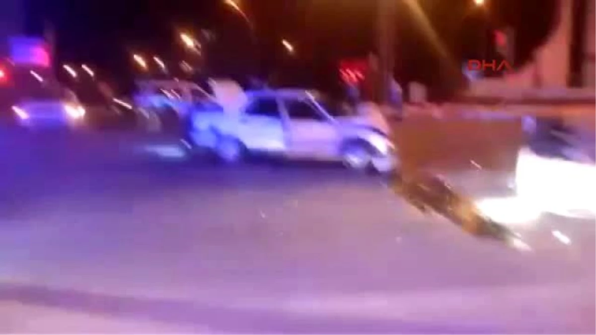 Elazığ\'da İki Otomobil Çarpıştı: 4 Yaralı