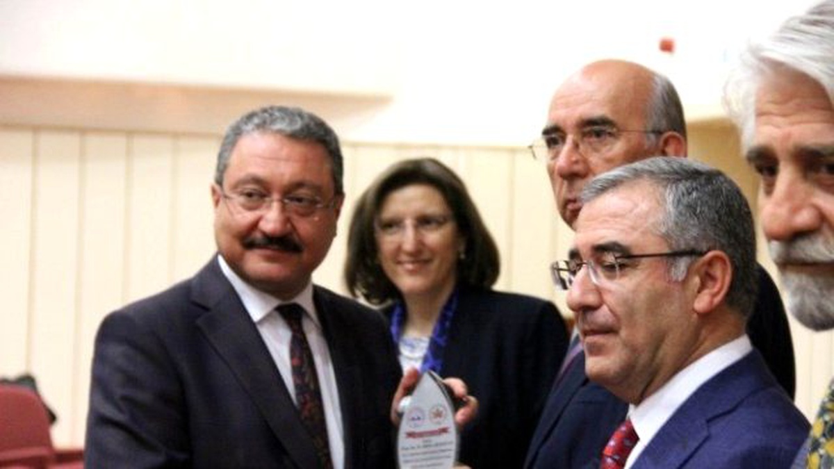 Erü İktisadi ve İdari Bilimler Fakültesi\'nde Yayın Takdir Ödül Töreni Düzenlendi