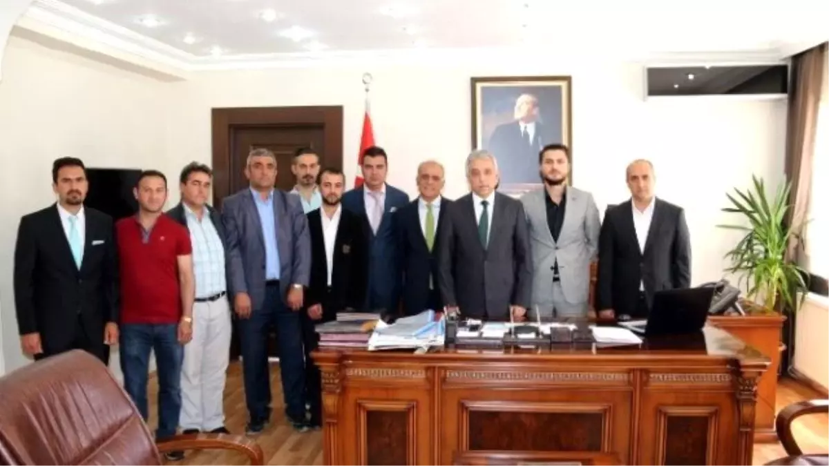 Gazetecilerden Vali Toprak\'a Ziyaret