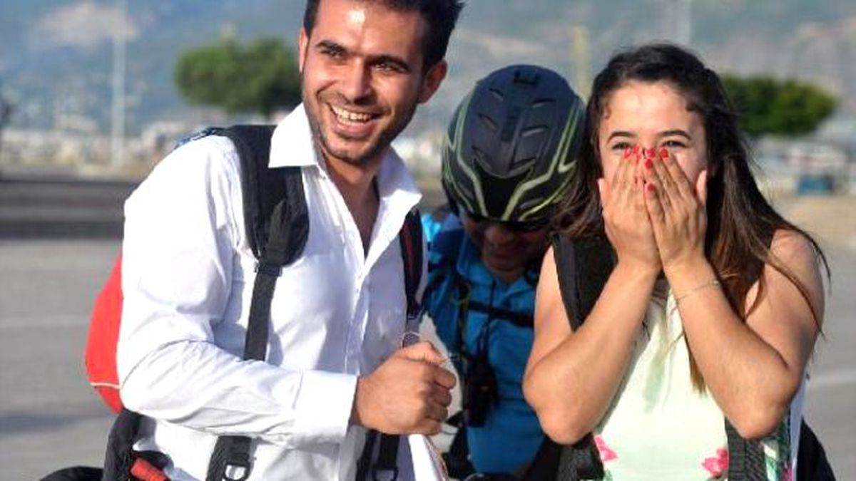 Havada Evlenme Teklifi Yaptı, Yerde Yüzüğü Taktı