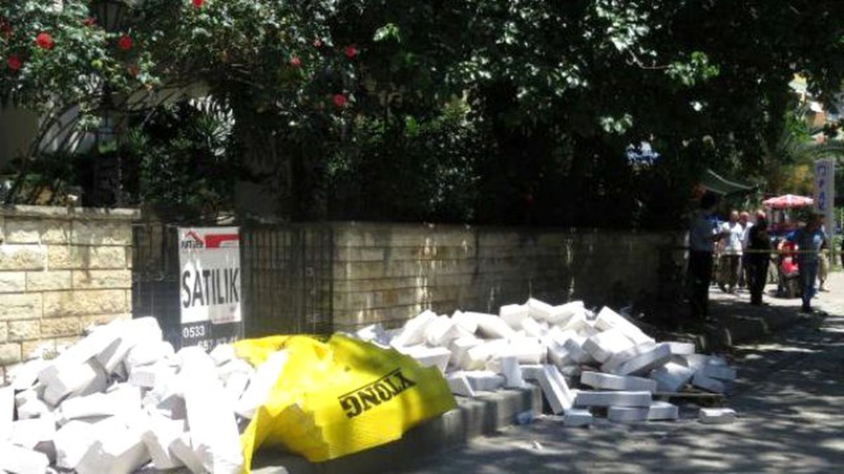 Kadıköy\'de Akılalmaz Kaza! Kaldırımda Yürüyen Kadın Feci Şekilde Can Verdi