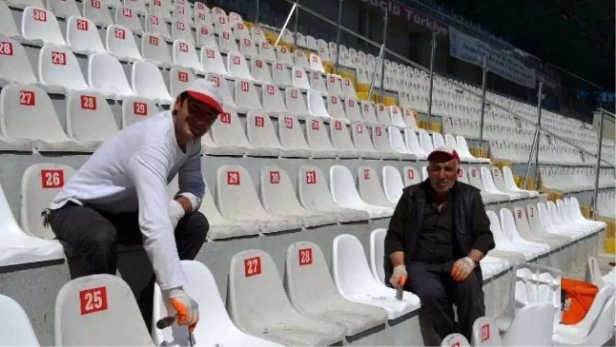 Kazım Karabekir Stadı Göz Kamaştırıyor