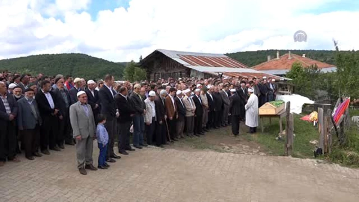 Kestilen Ağacın Altında Kalarak Hayatını Kaybeden Muhtar Toprağa Verildi