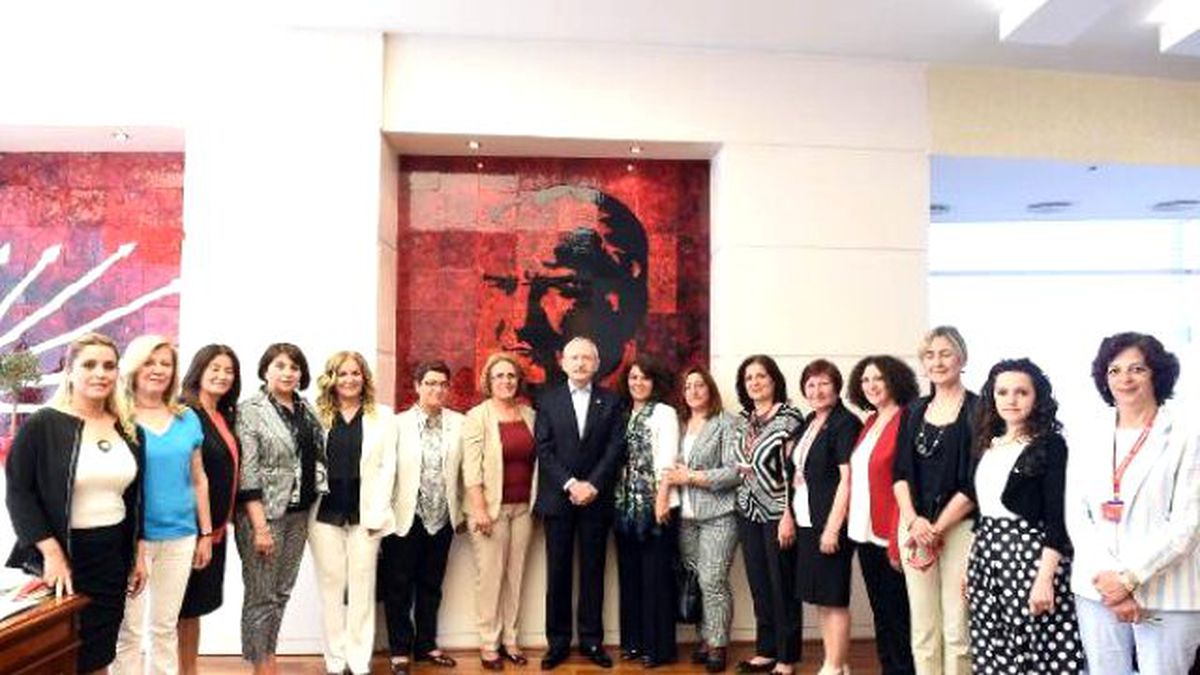 Kılıçdaroğlu, CHP Kadın Kolları Genel Başkanı Fatma Köse ve Myk Üyeleriyle Görüştü