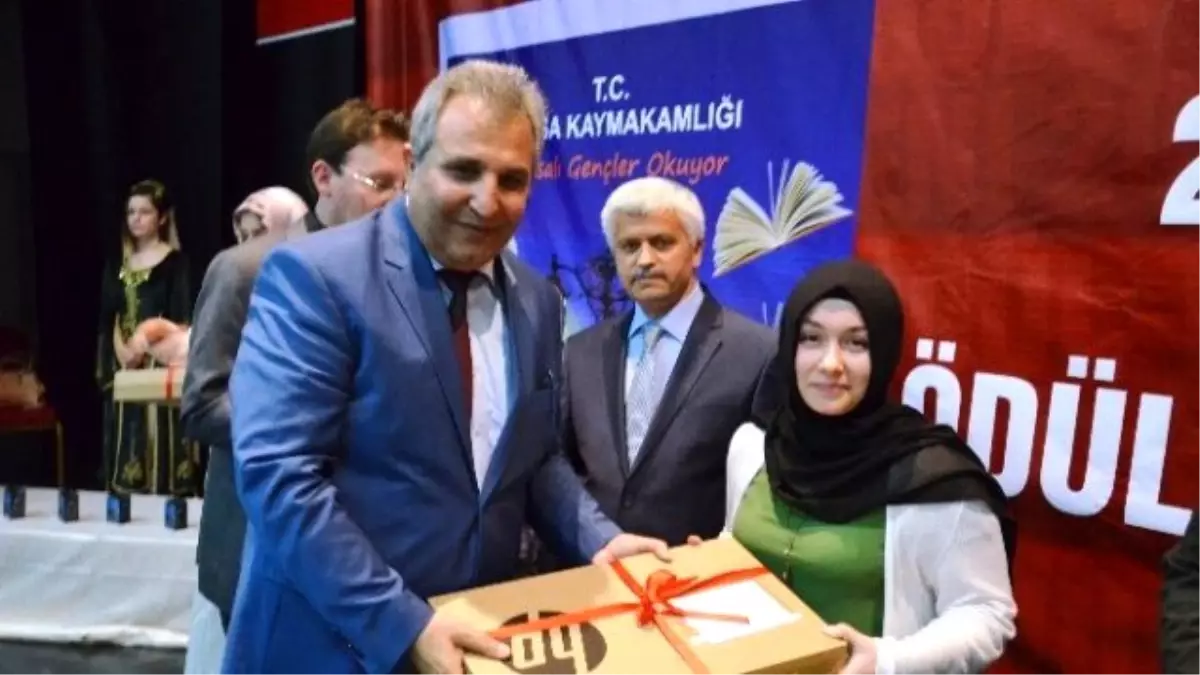 Kitap Kurtları Ödüllerini Aldı