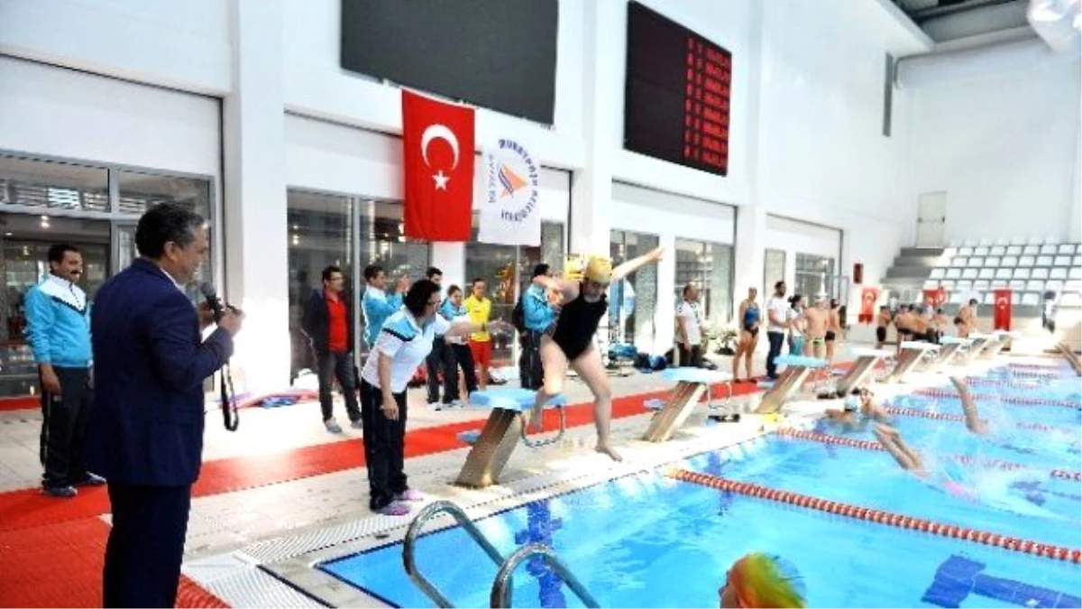 Muratpaşa\'da Yüzme Havuzu Herkese Açık