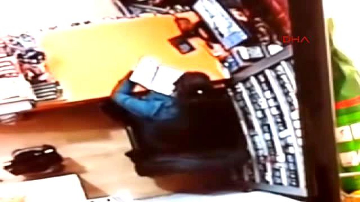 Markette Çalışan Kasiyer Kız 2 Yılda 70 Bin TL Çaldı