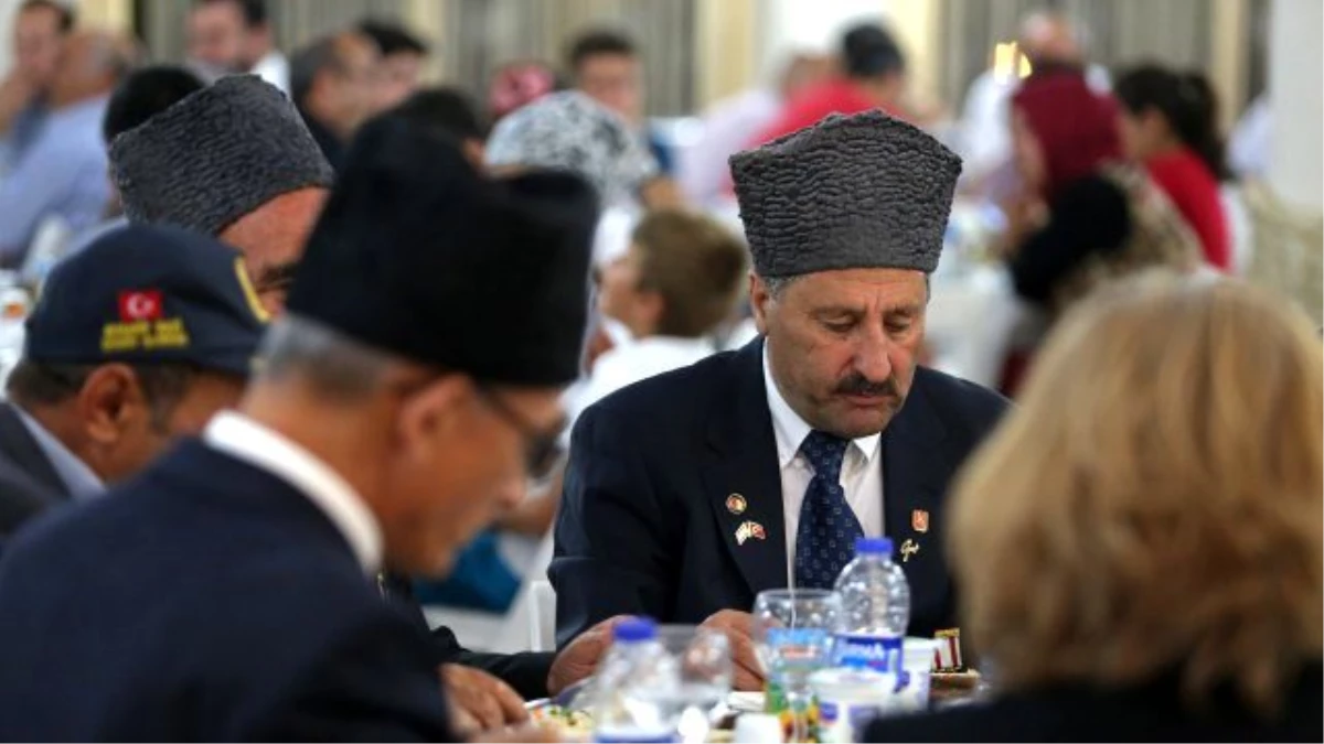 Şehit Yakını ve Gaziler Buca\'da iftar sofrasında buluştu