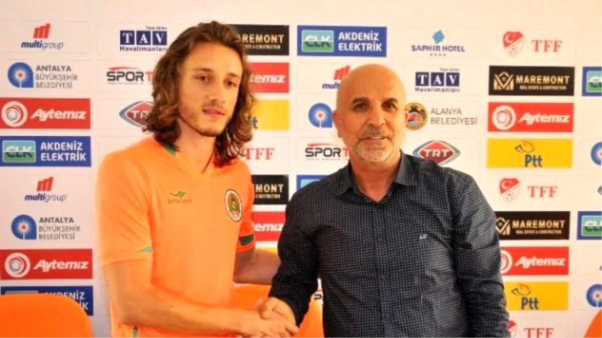 Taha Yalçıner Alanyaspor\'a İmza Attı