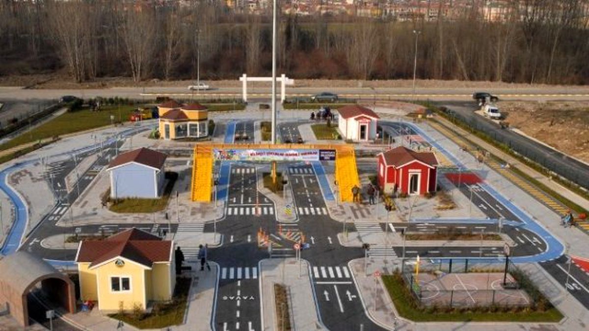 Trafik Park\'ta Çocuklar 12\'ye Kadar Direksiyon Çevirebilecek