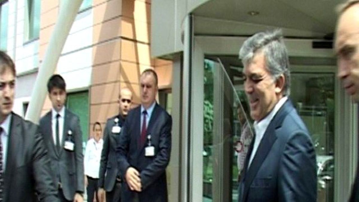 Abdullah Gül, Rahatsızlanan Babasını Ziyaret Etti