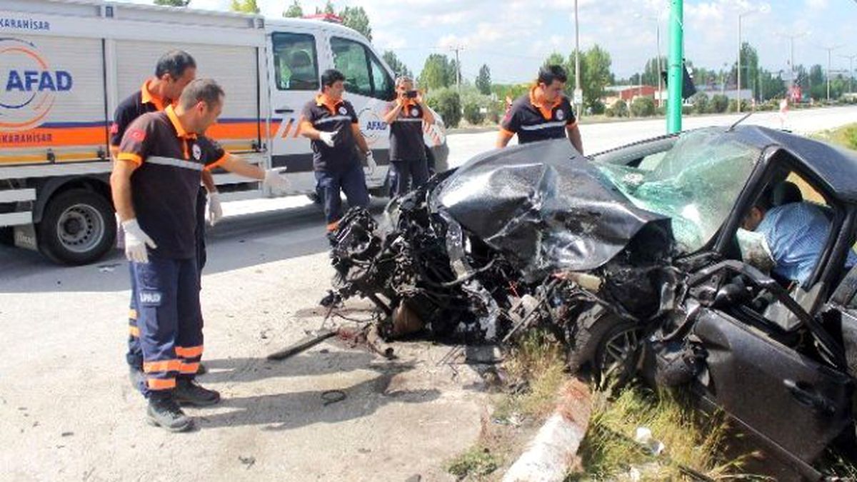 Afyonkarahisar\'da Trafik Kazası: 1 Ağır Yaralı