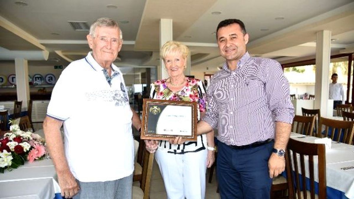 Başkan Yücel\'den Alanya Aşığı Almanlara Plaket