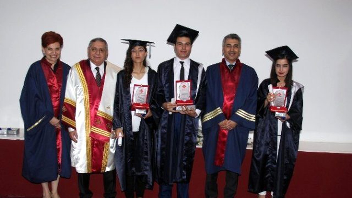 Başkent\'li Sağlıkçılar Mezuniyetlerini Kutladı