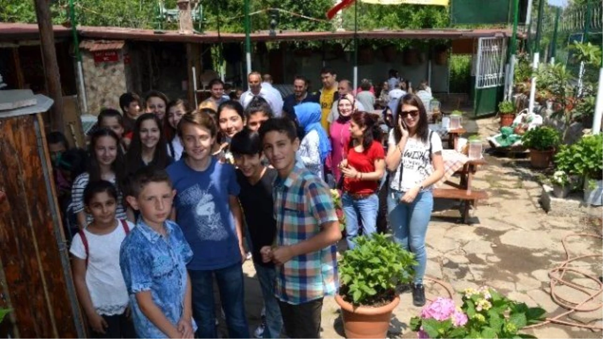 Bayırköy\'de Başarılı Öğrenciler İçin Bursa Gezi Turu Düzenlendi