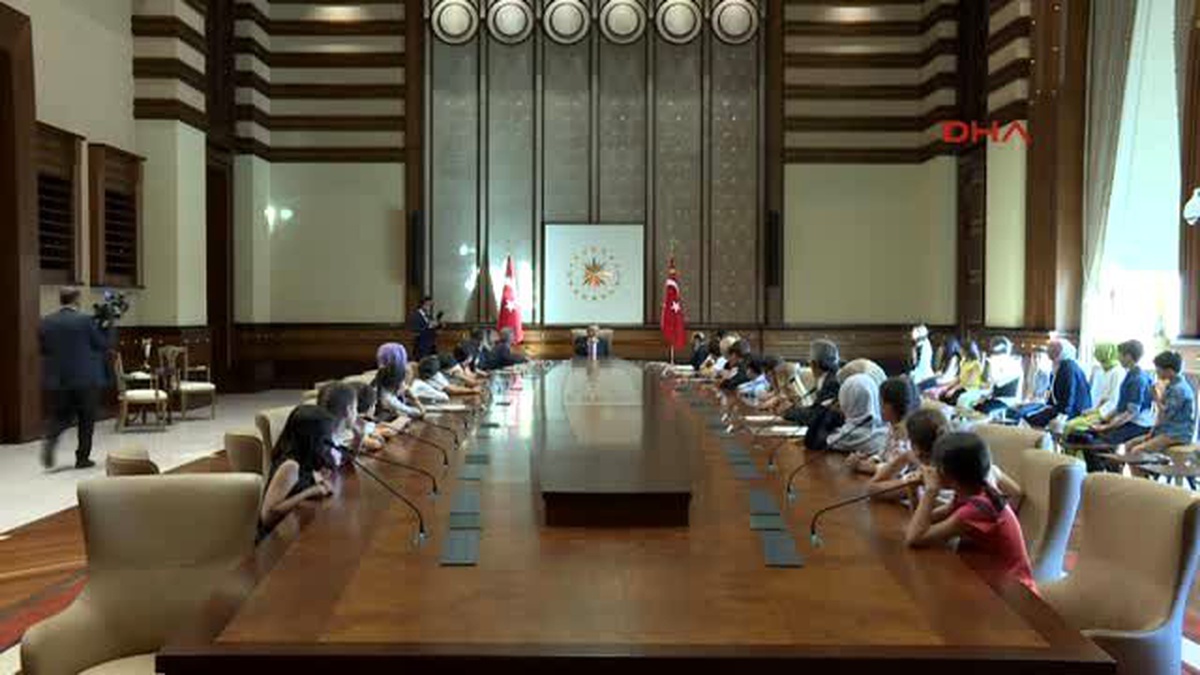 Cumhurbaşkanı Erdoğan, Asrın İmecesi Sevgi Kilimi Proje Heyeti?ni Kabul Etti