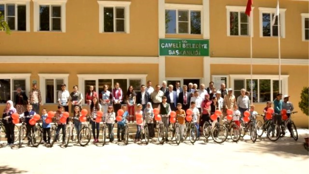 Denizli\'de Başarılı Öğrencilere Bisiklet