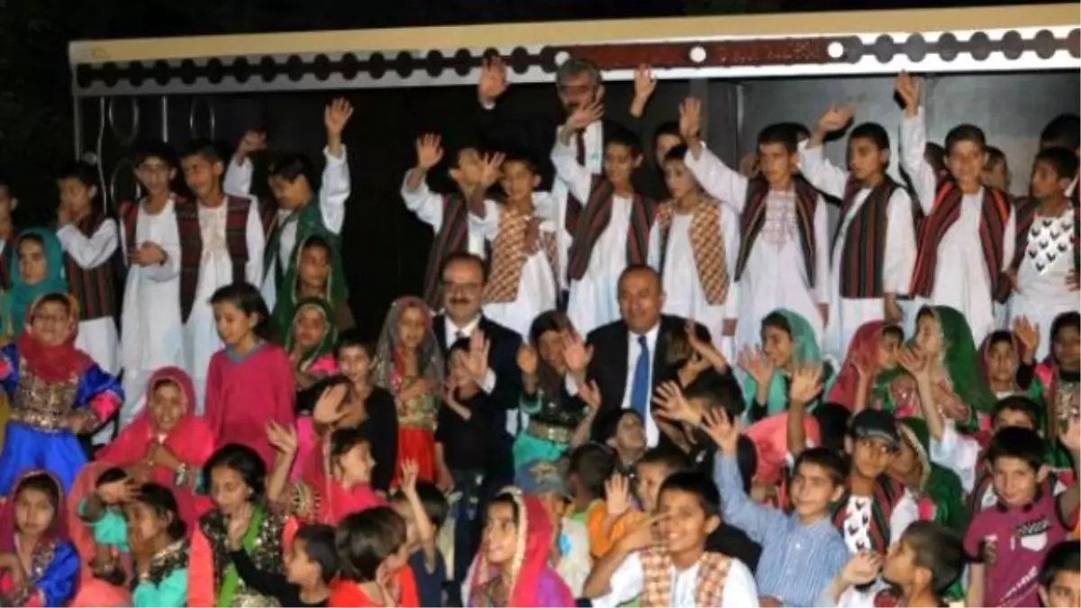 Dışişleri Bakanı Çavuşoğlu, İftarını Afgan Yetimlerle Açtı