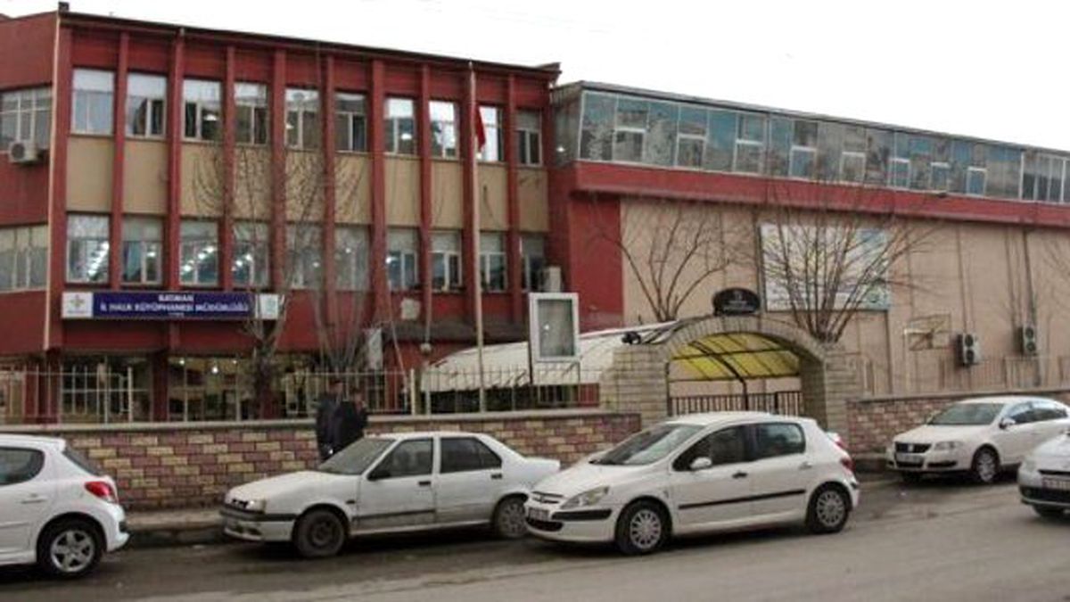 Eski Kütüphane Yıkılıyor