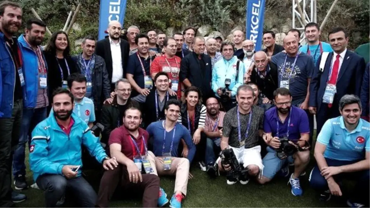 Fatih Terim, Gazetecilere "Galatasaray\'a Gidiyorum" Mesajı Verdi