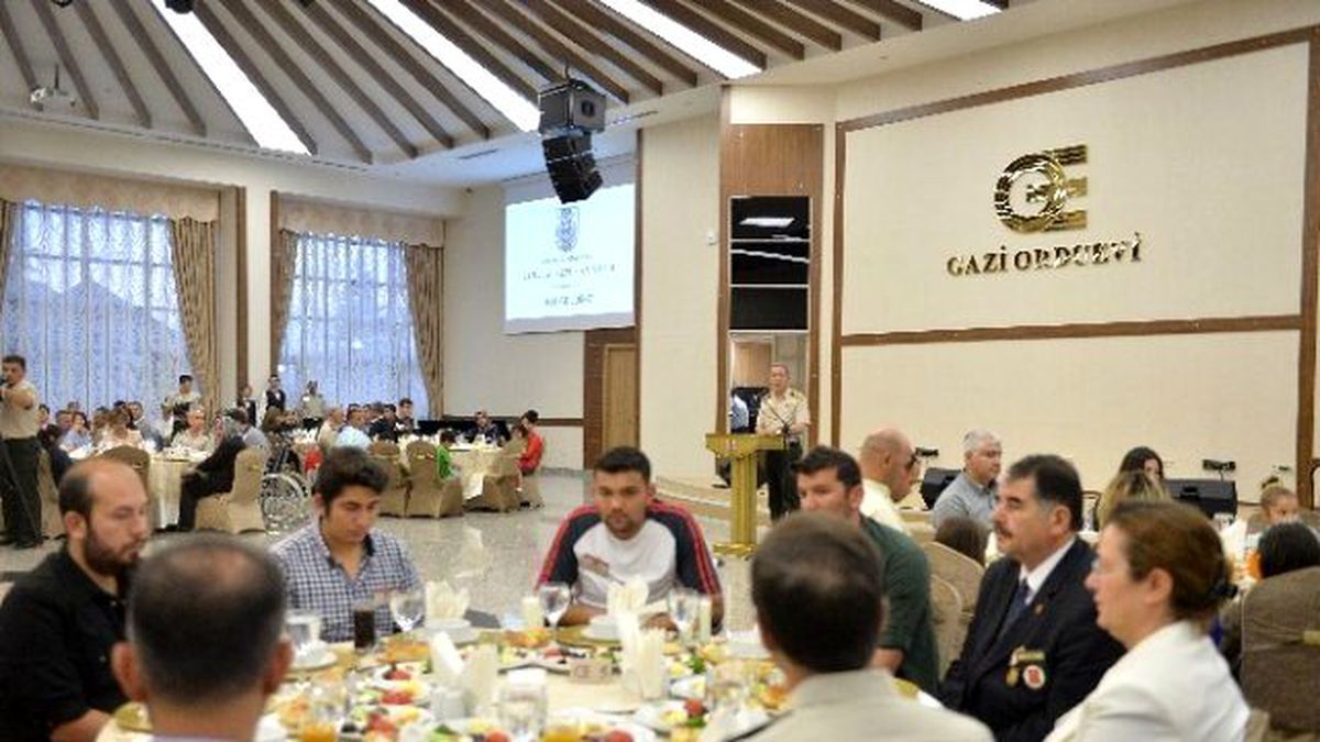 Genelkurmay Başkanı Orgeneral Akar\'dan Gaziler ve Ailelerine İftar