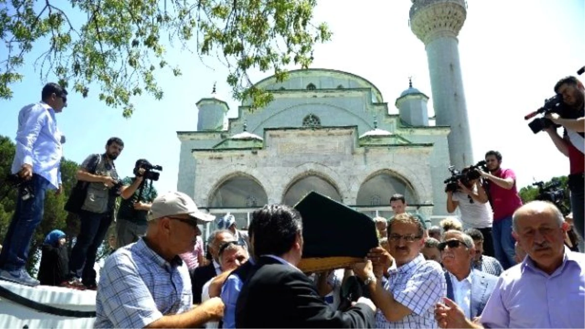 Hakkı Devrim Son Yolculuğuna Uğurlandı