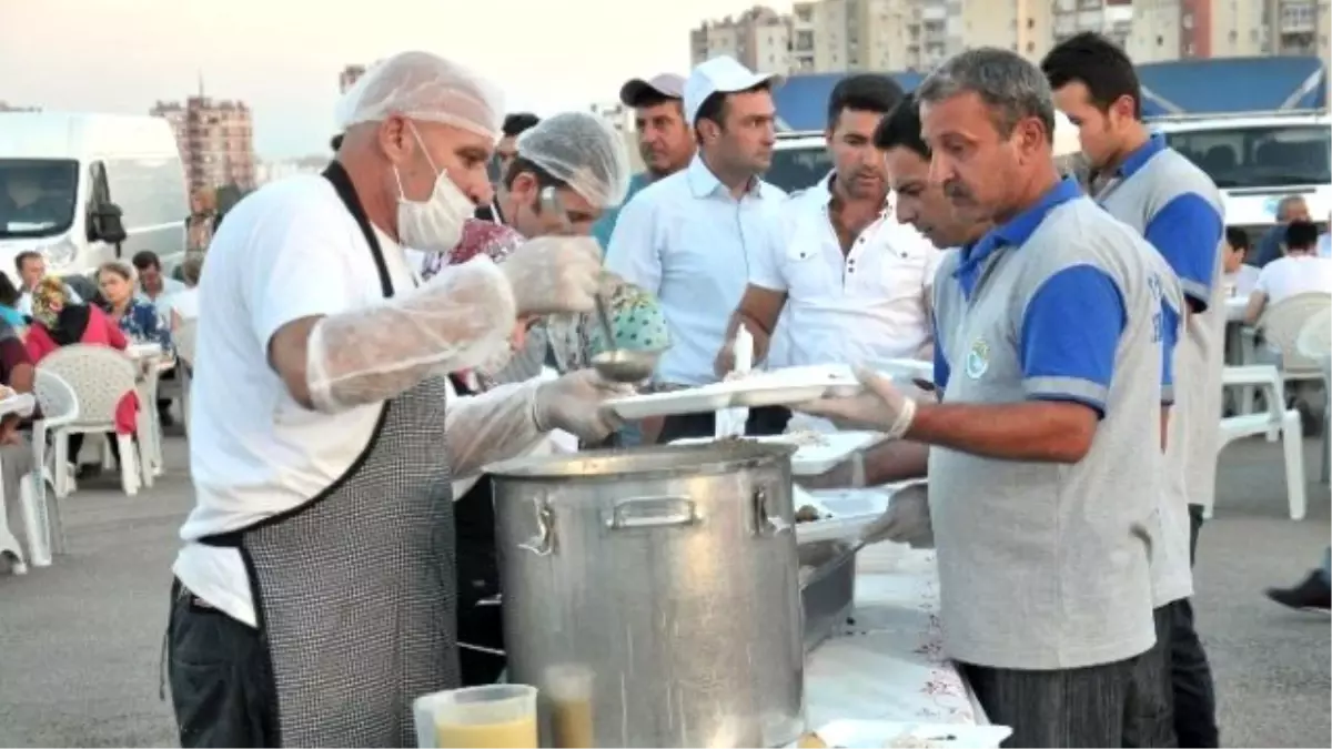 Her Gün Bir Mahallede İftar Çadırı