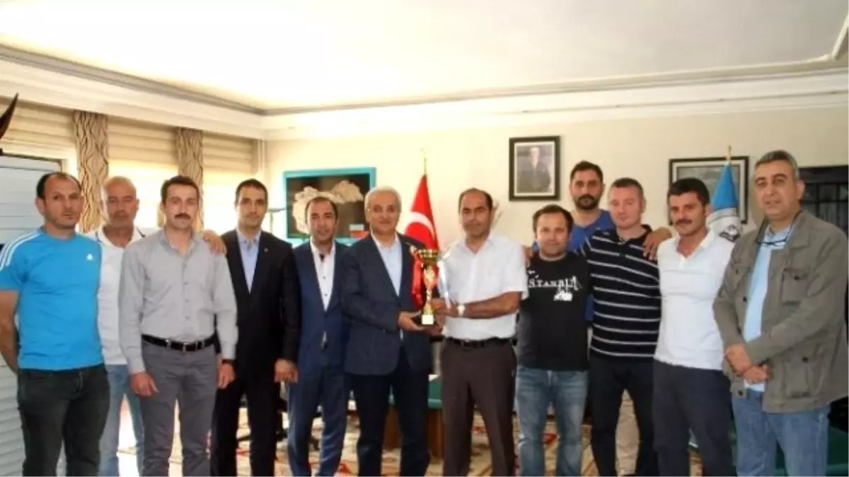 Kurumlar Arası Futbol Turnuvasının Şampiyonu Erzincan Belediye Spor Oldu