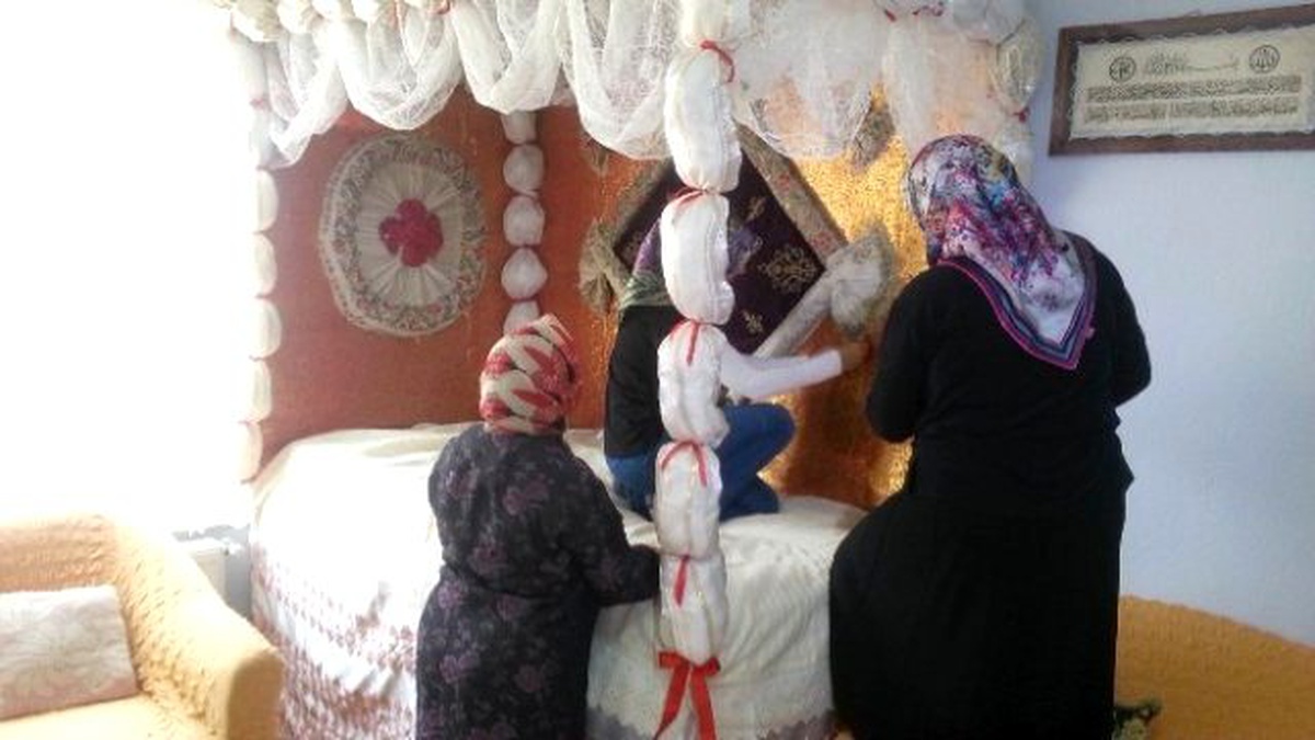 Kütahya\'da \'Bebeklere Doğu Yatağı\' Geleneği