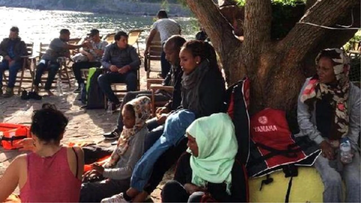 Mülteci Teknesi Kayalıklara Oturdu