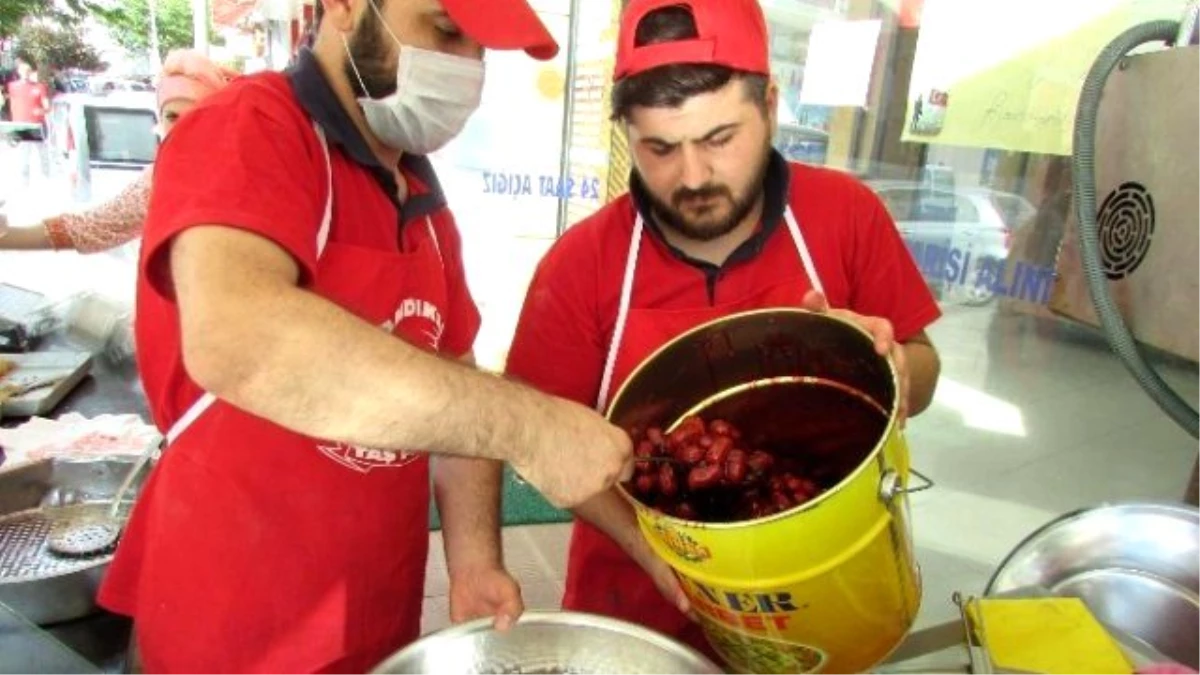 Sandıklı\'da Bir Pastanede Çıkarılan Değişik Lezzetler İlgi Görüyor