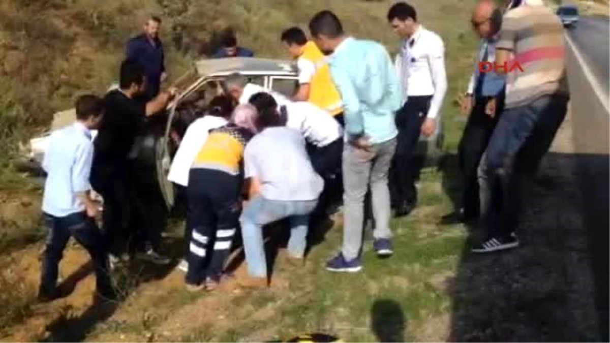 Şarkikaraağaç\'ta Trafik Kazası: 2 Yaralı
