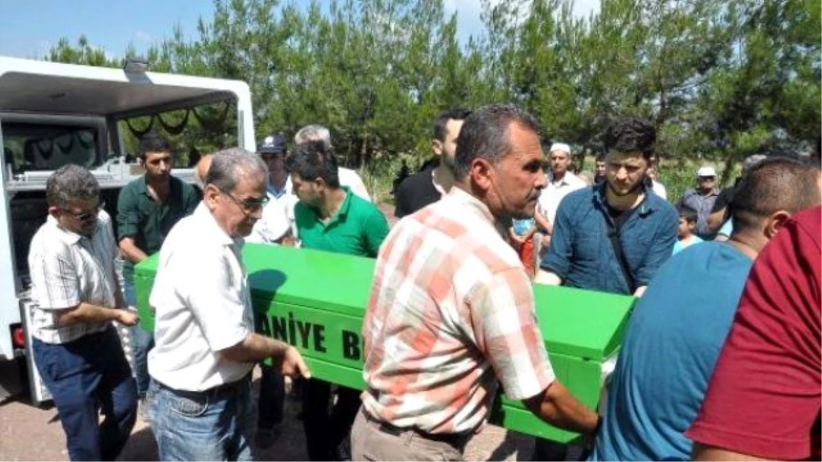 Kalp Krizi Geçiren Şehit Annesi Oğlunun Yanına Defnedildi