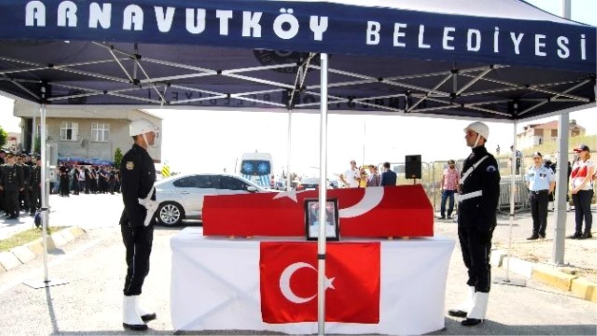 Şehit Polis Ayhan Ölçer İçin Arnavutköy\'de Tören Düzenlendi