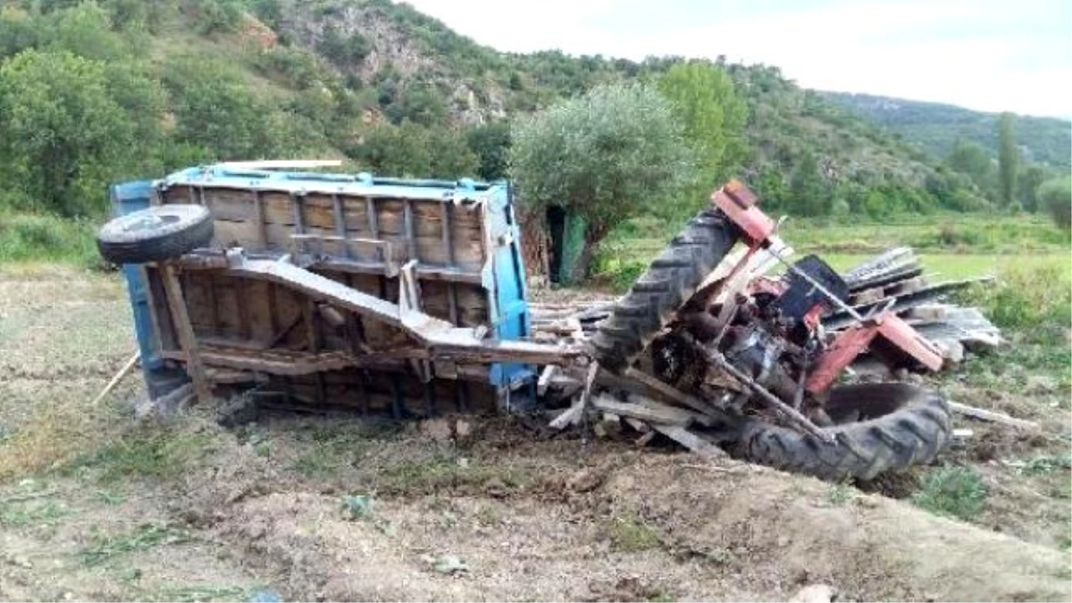 Tosya\'da Traktör Şarampole Yuvarlandı: 1 Ölü, 1 Yaralı