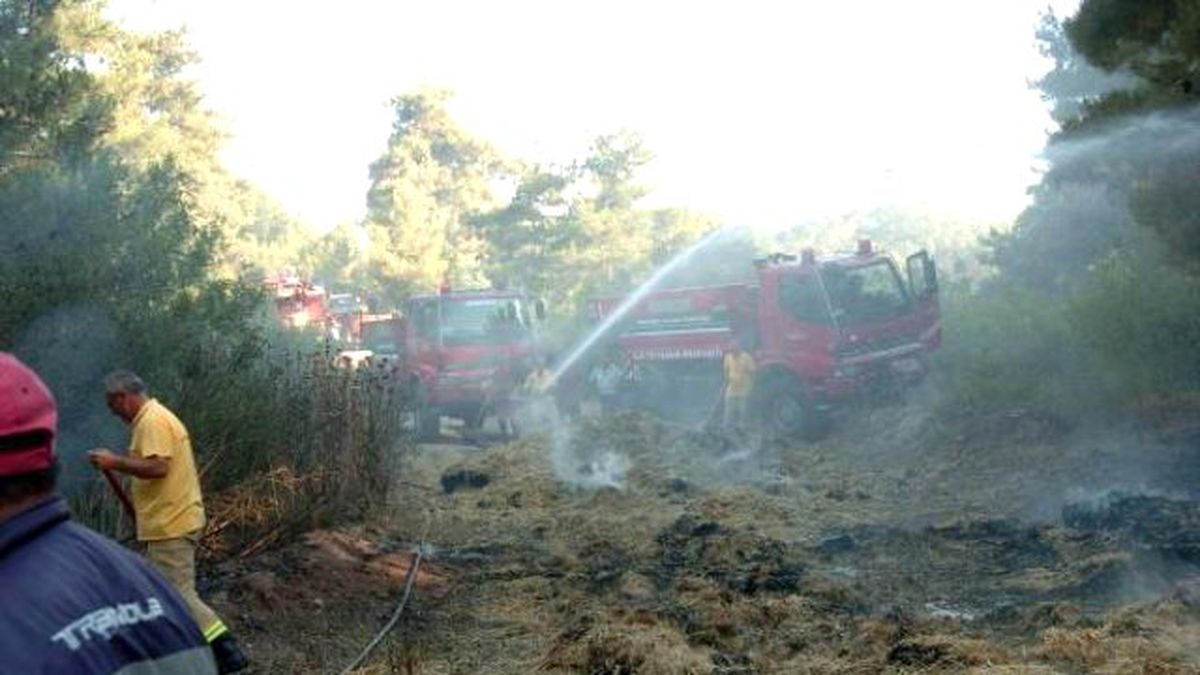 Traktör Römorkundaki Saman Balyaları Yangın Çıkardı