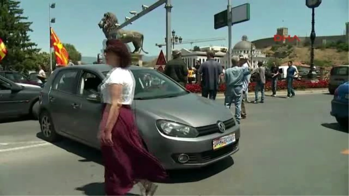 Üsküp?te Muhalefet Üç Büyük Köprüyü Kapatarak Protesto Düzenledi