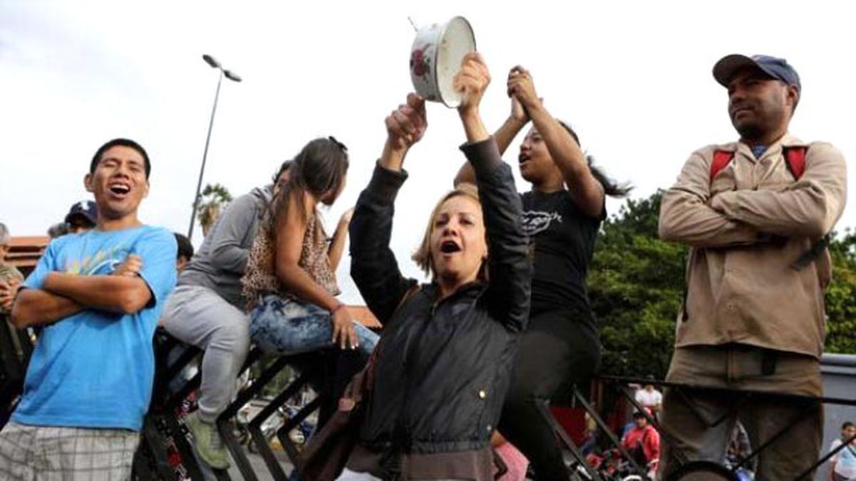 Venezuelalılar Marketleri Yağmaladı