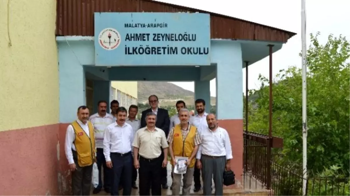 Yetim Öğrencilere Hediye Kuponu Dağıtıldı