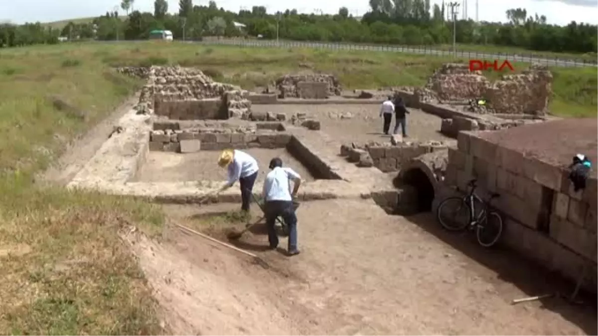 Ahlat\'ta Tarihi Zaviye Kalıntıları Gün Yüzüne Çıkarılacak