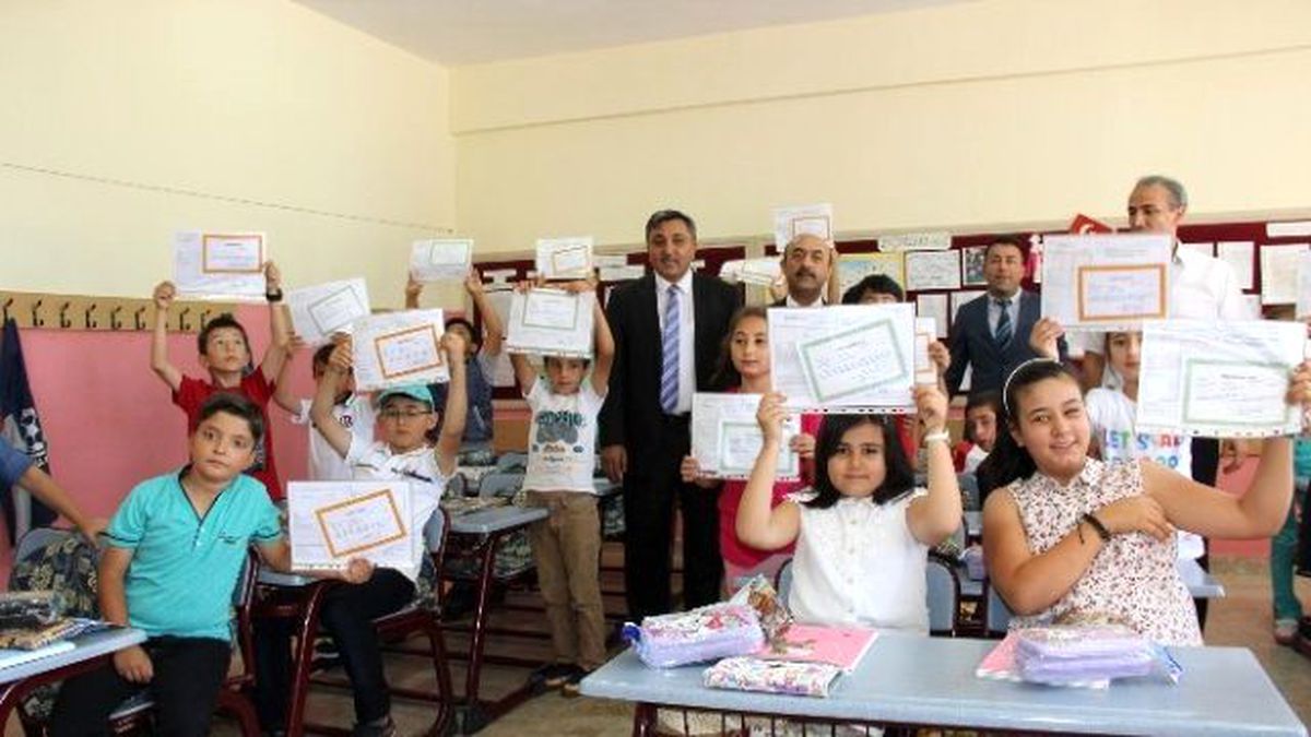 Aksaray\'da 79 Bin 450 Öğrenci Karne Aldı