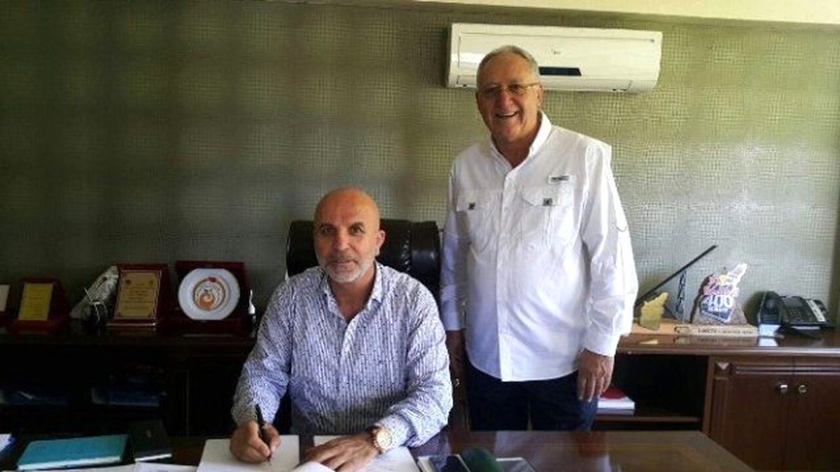 Alanyaspor Saha Çimlerini Yeniliyor
