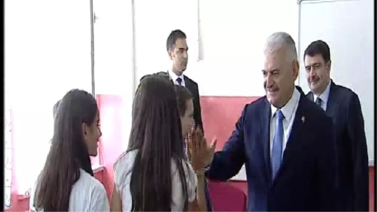 Başbakan Yıldırım Mezun Olduğu Okulda Karne Dağıttı